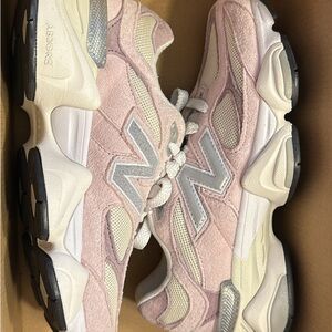 New Balance Women's Blush and Cream 9060